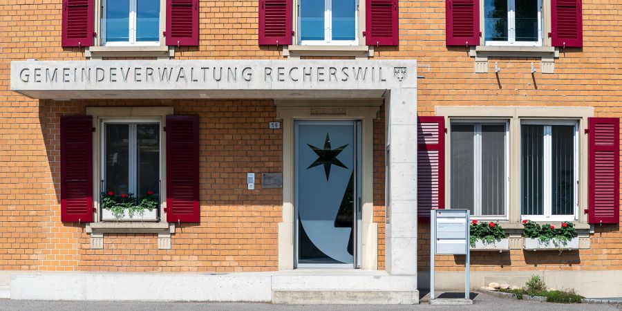 Der Eingang zur Gemeindeverwaltung Recherswil an der Hauptstrasse 56.