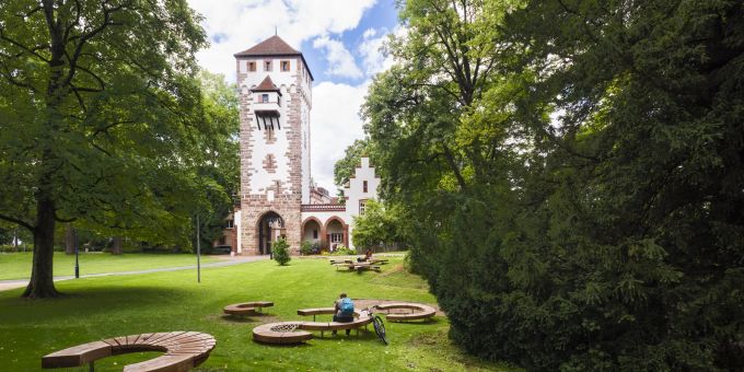 Das St. Alban Tor in Basel ist eines von drei erhaltenen Stadttoren. Das St. Alban Tor in Basel ist eines von drei erhaltenen Stadttoren.