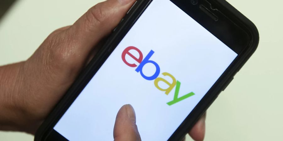 Die Online-Handelsplattform Ebay hofft auf ein gutes Weihnachtsgeschäft. (Archivbild)