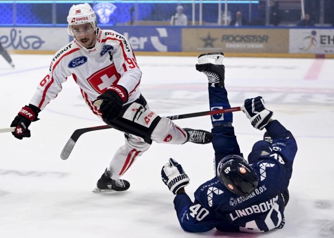 Patrick Fischer lobt den Einsatz seiner Spieler am Karjala Cup gegen Finnland. Karjala Cup Patrick Fischer