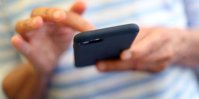 Um Menschen im Katastrophenfall besser zu schützen, soll in Deutschland das Warnsystem Cell Broadcast eingeführt werden.