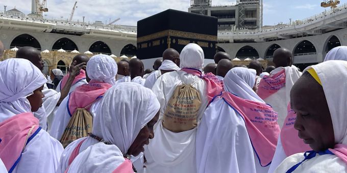 Muslime aus aller Welt versammelten sich in der saudi-arabischen Stadt Mekka zur jährlichen Hadsch-Pilgerfahrt. Foto: Amr Nabil/AP/dpa Muslime aus aller Welt versammelten sich in der saudi-arabischen Stadt Mekka zur jährlichen Hadsch-Pilgerfahrt. Foto: Amr Nabil/AP/dpa
