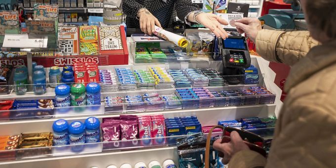 Die Swiss Retail Federation geht derweil für 2024 von einem «sehr herausfordernden» Marktumfeld aus. (Symbolbild) detailhandel