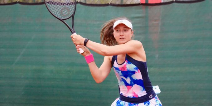 Léonie Küng im Einsatz für den TC Dälhölzli. Léonie Küng