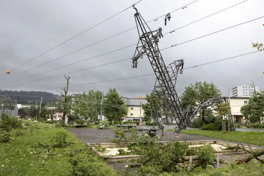 Eine Person kam im Unwetter ums Leben.