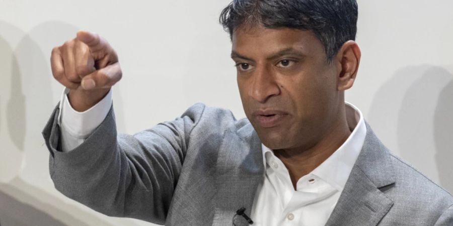 Ihn dürfte es freuen: Novartis-Chef Vas Narasimhan kann bereits zum zweiten Mal im laufenden Geschäftsjahr den Konzernausblick erhöhen. (Archivbild)
