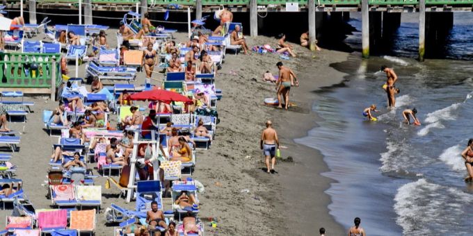 Gilt auch für Männer! - Italienische Städte verhängen Oben-Ohne-Verbot