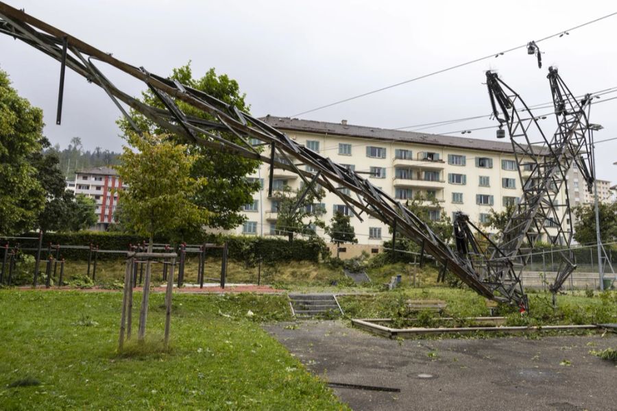 Eine Messstation hat Windgeschwindigkeiten von 217 Kilometern pro Stunde pro Stunde gemessen.