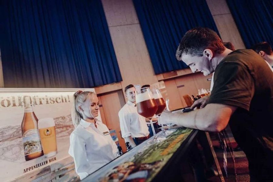 Wer ein Bier zu viel hatte, kann in manchen Regionen künftig kein E-Scooter mehr mieten.