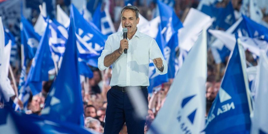 Kyriakos Mitsotakis, Vorsitzender der konservativen Partei «Neue Demokratie», spricht während einer Wahlkampfveranstaltung im Zentrum der griechischen Hauptstadt zu seinen Anhängern.