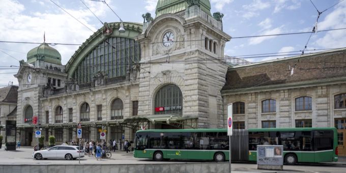 Der Bahnhof in Basel. Bahnhof Basel