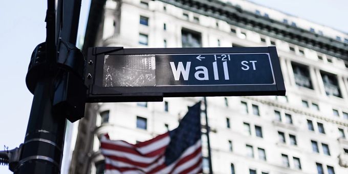 Furcht vor andauernder restriktiver Geldpolitik in den USA haben den US-Leitindex Dow Jones Industrial auch am Donnerstag im Zaum gehalten. (Symbolbild) Furcht vor andauernder restriktiver Geldpolitik in den USA haben den US-Leitindex Dow Jones Industrial auch am Donnerstag im Zaum gehalten. (Symbolbild)