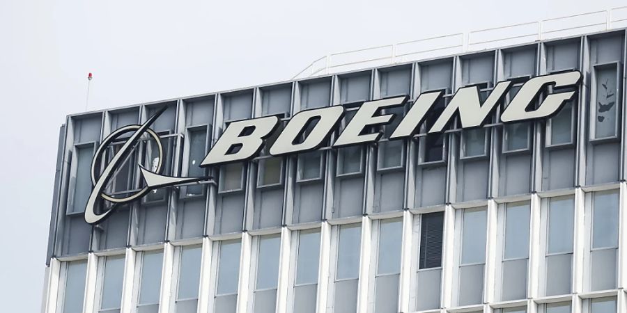 Boeing geht einem neuen Problem bei Flugzeugen seines Typs 737 Max nach - allerdings muss nach aktueller Einschätzung des Konzerns nur an rund 50 bislang nicht ausgelieferten Maschinen nachgearbeitet werden. (Archivbild)