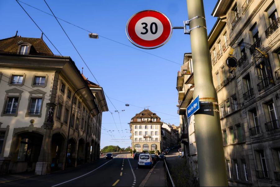 Doch dieser Plan stösst auf Widerstand – insbesondere bei Städten und Gemeinden. In vielen Gemeinden sei Tempo 30 auf verkehrsorientierten Strassen eine akzeptierte Realität. (Symbolbild)