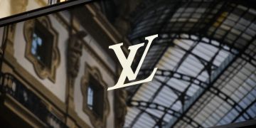 Louis Vuitton Sign.