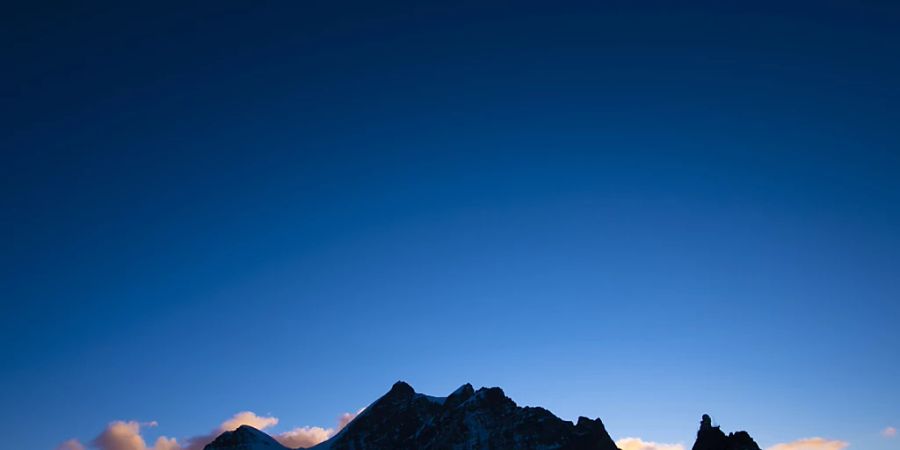 Der Föhn hat in den Alpen für eine stürmische Nacht gesorgt: Auf dem Gütsch UR mass das Bundesamt für Meteorologie und Klimatologie (Meteoschweiz) Windspitzen von 189 km/h, auf dem Jungfraujoch BE waren es noch 157 km/h. (Symbolbild)