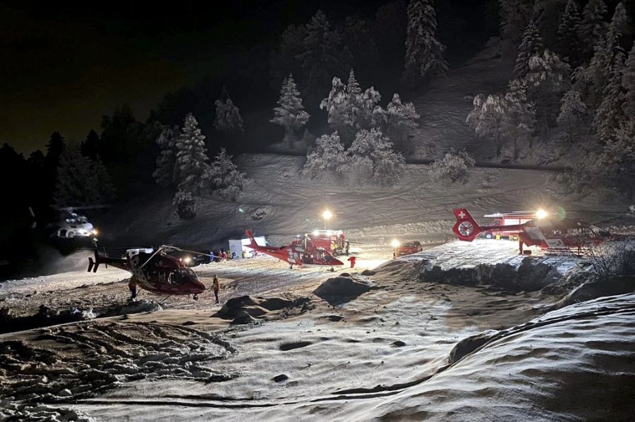 Rettungskräfte suchten in den Walliser Alpen nach den Vermissten.