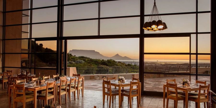 Das Restaurant von Durbanville Hills bietet Gästen einen wunderschönen Ausblick.