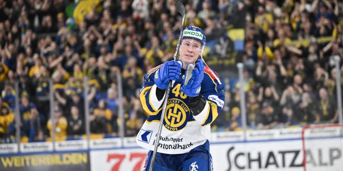 Der HC Davos löst das Playoff-Ticket. HC Davos Dennis Rasmussen