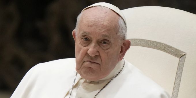 Papst Franziskus hat die Staats- und Regierungschefs der G7-Staaten sowie weiterer Länder dazu ermahnt, einen behutsamen Umgang mit Künstlicher Intelligenz zu pflegen. (Archivbild) Papst