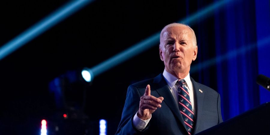 US-Präsident Joe Biden hat vor einer erneuten Präsidentschaft des Republikaners Donald Trump gewarnt.