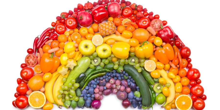 Obst und Gemüse als Regenbogen
