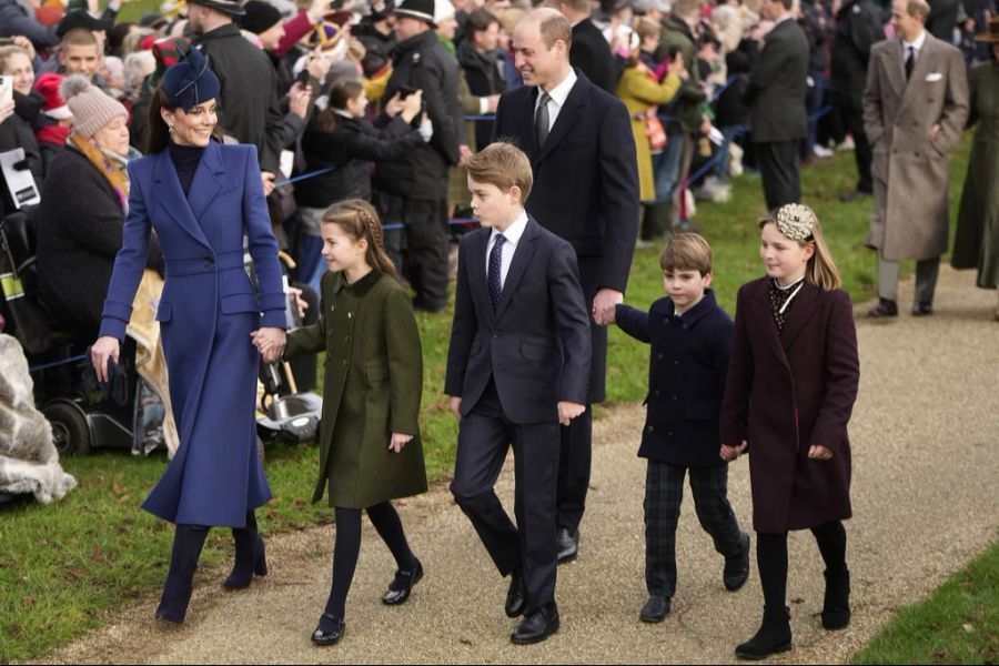 Der letzte öffentliche Auftritt: Kate mit Prinz William und den Kindern vor dem Weihnachtsgottesdienst.