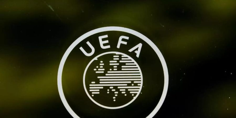 Die UEFA verschärft ihre Drohung gegen die verbliebenen drei Gründungsmitglieder der gescheiterten Super League. Foto: Jean-Christophe Bott/KEYSTONE/dpa