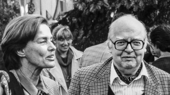 Friedrich Dürrenmatt und seine Frau Charlotte Kerr im August 1990 in Locarno. Friedrich Dürrenmatt