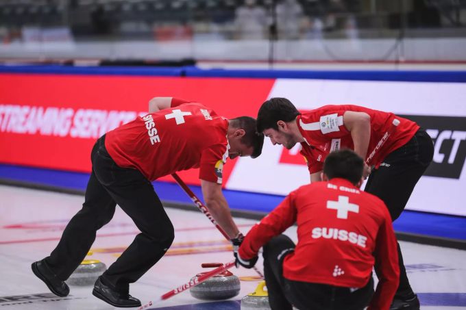 Das Team Schweiz muss an der Curling-WM in Kanada zwei Niederlagen in Serie hinnehmen. Swisscurling