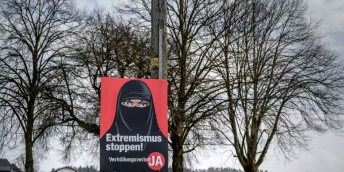 Wahlplakat für ein Verhüllungsverbot Wahlplakat für ein Verhüllungsverbot