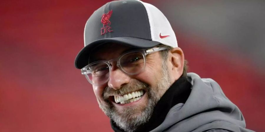 Liverpools Trainer Jürgen Klopp stellt klar, dass er seinen bis Mitte 2024 laufenden Kontrakt bei den Reds «definitiv» erfüllen wird. Foto: Marton Monus/dpa