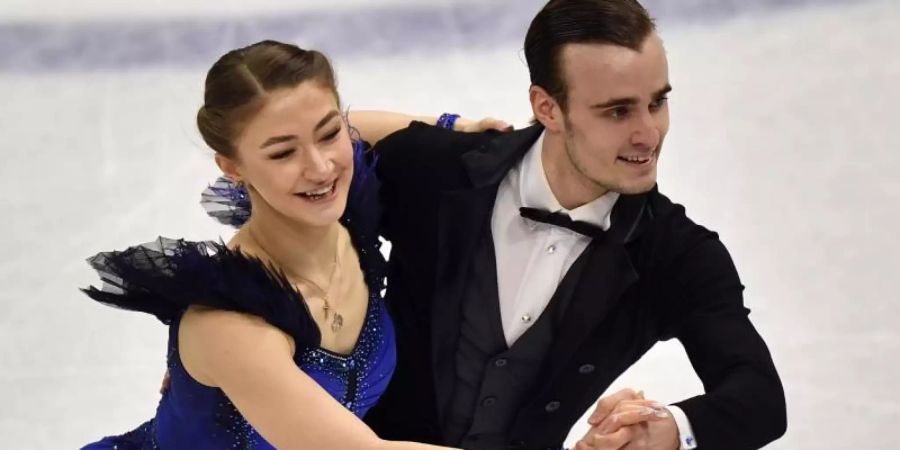 Die deutschen Eistänzer Katharina Müller und Tim Dieck wollen sich einen Olympia-Startplatz sichern. Foto: Martin Meissner/AP/dpa