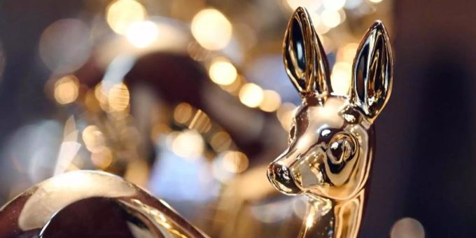 Die Corona-Pandemie macht den Machern der Bambi-Gala erneut einen Strich durch die Rechnung. Foto: Uli Deck/dpa Die Corona-Pandemie macht den Machern der Bambi-Gala erneut einen Strich durch die Rechnung. Foto: Uli Deck/dpa