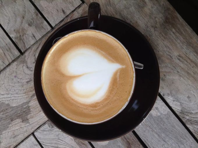 Kaffee wird gerne zum Morgenessen getrunken. Ein Cappuccino