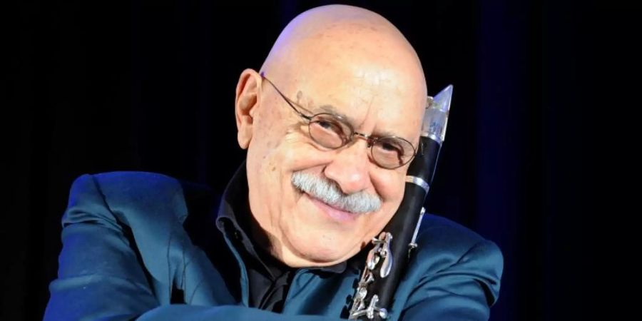 Giora Feidman konzentriert sich ganz auf die Musik. Foto: picture alliance / dpa
