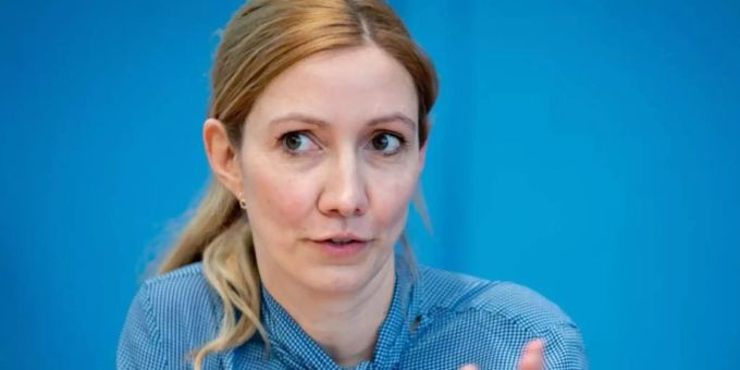 Sandra Ciesek mahnt weiterhin zur Vorsicht. Foto: Kay Nietfeld/dpa Sandra Ciesek mahnt weiterhin zur Vorsicht. Foto: Kay Nietfeld/dpa