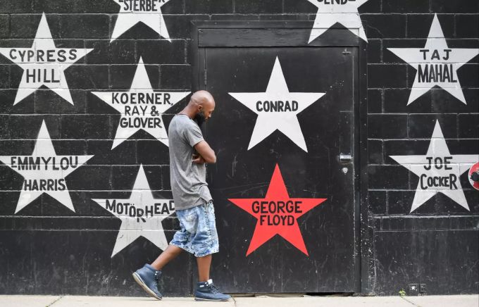 In Minneapolis wird ein Jahr nach dem Tod von George Floyd wieder gegen Rassismus demonstriert. George Floyd