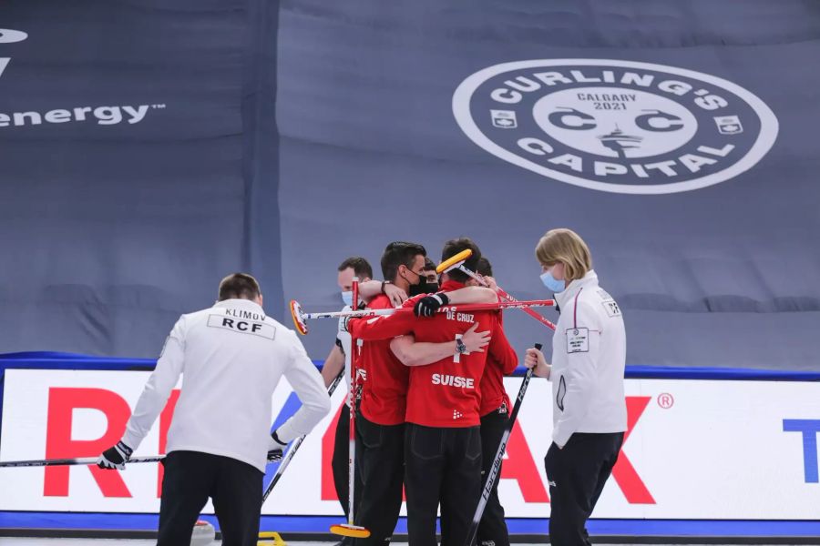 Die Schweiz besiegt Russland im kleinen Final mit 6:5.