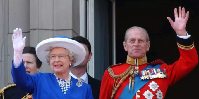Königin Elizabeth II. und Philip im Jahr 2003 Königin Elizabeth II. und Philip im Jahr 2003