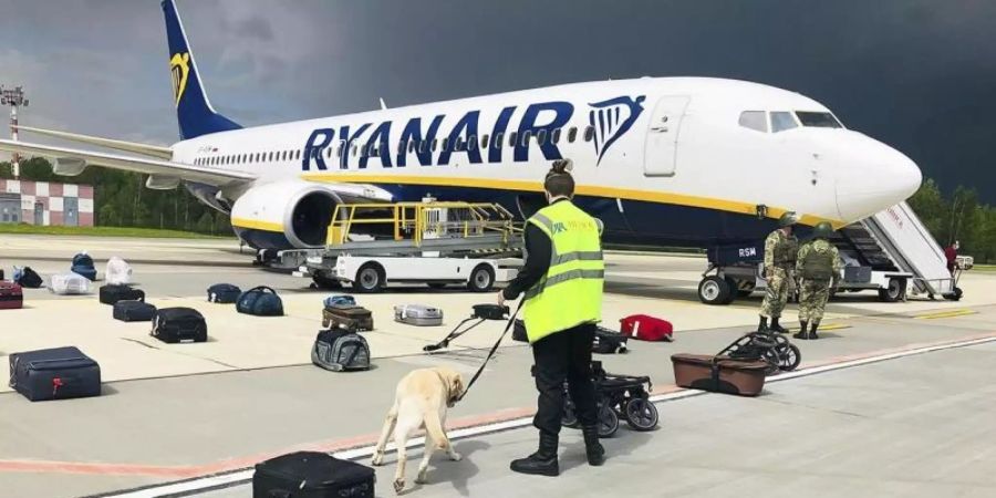 Belarussische Behörden hatten ein Ryanair-Flugzeug auf dem Weg von Athen nach Vilnius zur Landung gebracht. Foto: Uncredited/ONLINER.BY/AP/dpa