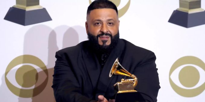 DJ Khaled posiert im Presseraum mit dem Grammy für die beste Rap/Song-Performance für «Higher» während der 62. jährlichen Grammy-Verleihung im Staples Center in Los Angeles am 26. Januar 2020. DJ Khaled