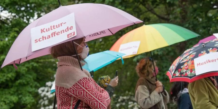 Der Anteil der Solo-Selbstständigen liegt in den Kulturberufen fast sieben Mal so hoch wie in der gesamten erwerbstätigen Bevölkerung. Foto: Jörg Carstensen/dpa