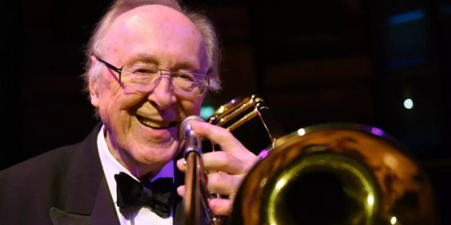 Der Mann mit der Posaune: Chris Barber ist tot. Foto: picture alliance / Horst Ossinger/dpa