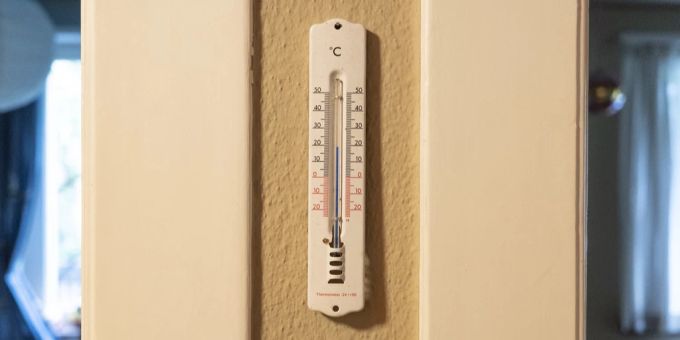 Ein Thermometer in einer Wohnung misst 19 Grad. Energiekrise