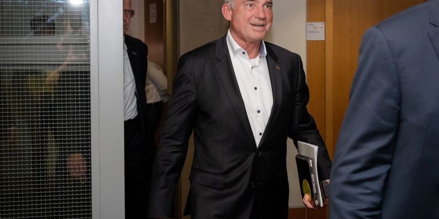 Thomas Strobl (CDU), Innenminister von Baden-Württemberg, geht in den CDU-Sitzungssaal.
