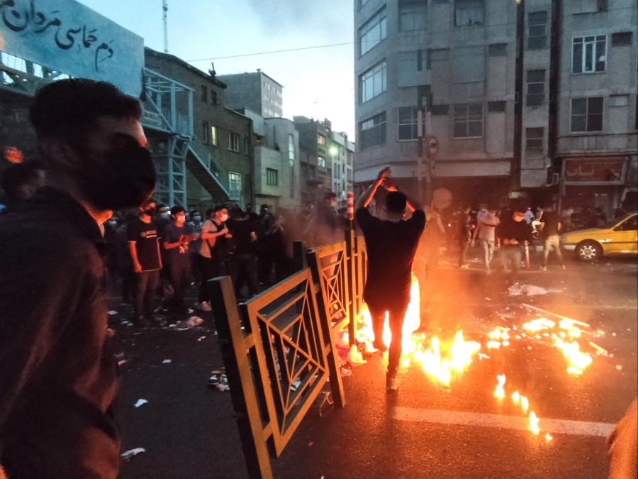 Seit mehreren Wochen wird in dem Land gegen das Regime protestiert.