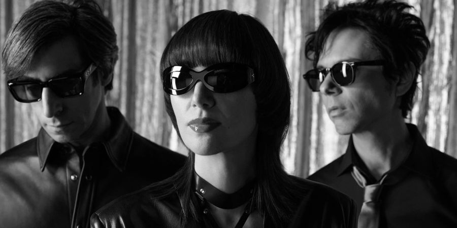 Schlagzeuger Brian Chase (l-r), Sängerin Karen Orzolek und Gitarrist Nicholas Zinner vom Art-Punk-Trio Yeah Yeah Yeahs.