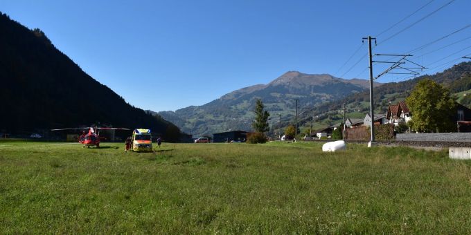 Schiers GR - Gleitschirmpilot im Landeanflug auf Wiesland aufgeprallt