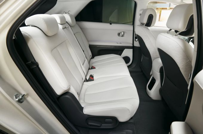 Die Tiefe des Raumes: Besonders im Fond begeistert das Platzangebot des Ioniq 5 Hyundai Ioniq 5 58kWh
